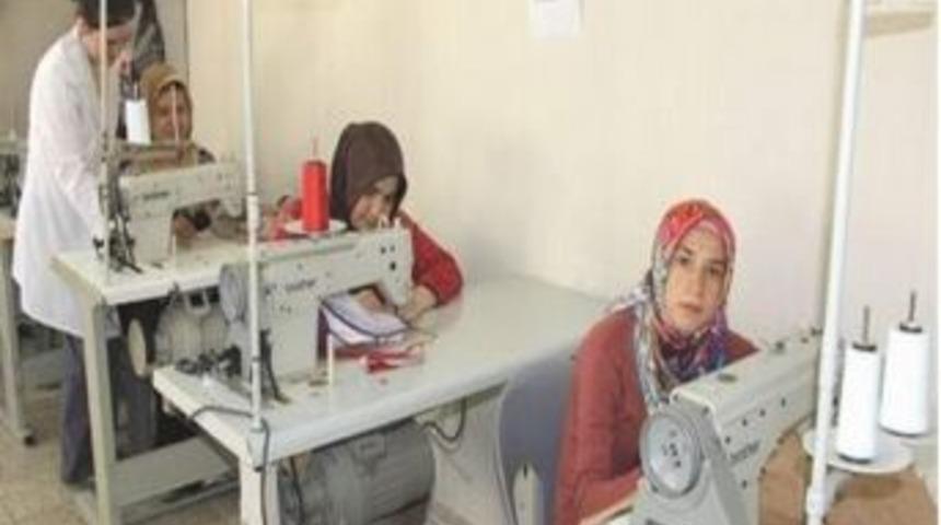 Halk Eğitim Merkezinin A&ccedil;tığı Kurslara Daha &Ccedil;ok Gen&ccedil;ler Başvuruyor