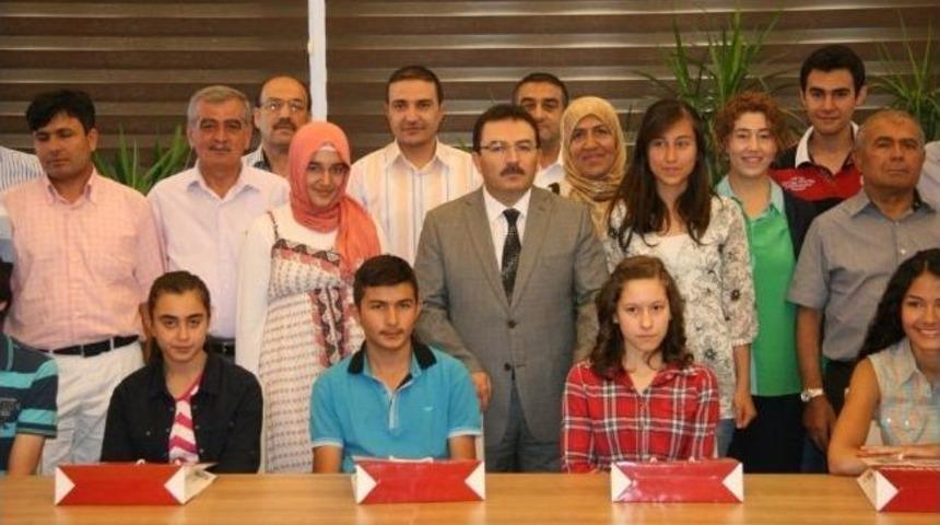 Aksaray'da Sbs Ve Lys&rsquo;de Dereceye Giden &Ouml;ğrenciler &Ouml;d&uuml;llendirildi