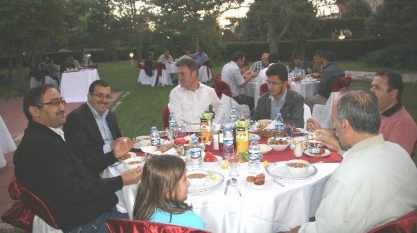 Yozgat &Ouml;zel Ergin Koleji Ve Maltepe Dershanesi Eğitimcileri İftar Yemeğinde Buluşturdu