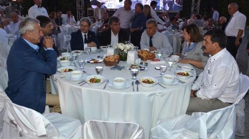 Başkan Kocaoğlu, Kuzey Aksı Muhtarlarına İftar Verdi