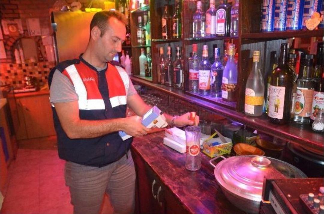 Marmaris'te Jandarmadan Ka&ccedil;ak Ve Sahte İ&ccedil;ki Denetimi