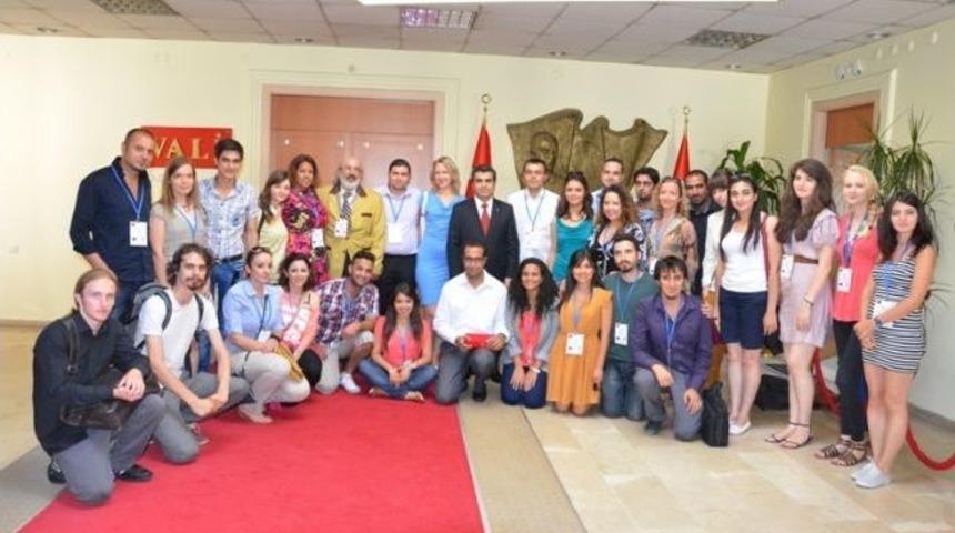 8 &Uuml;lkeden Gelen &Ouml;ğrenciler Vali D&uuml;zg&uuml;n&rsquo;&uuml; Ziyaret Etti