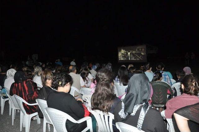 Kilimli’de, Ücretsiz Yaz Sinema Günleri Büyük İlgi Gördü