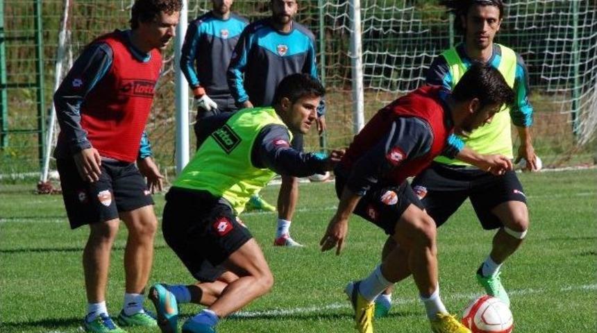 Adanaspor'un Kartepe Kampı S&uuml;r&uuml;yor
