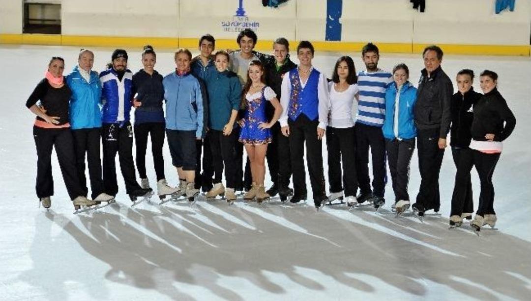 Buz Sporlarında İzmir'in Gururu