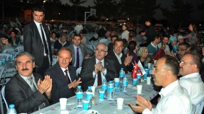 T&uuml;rk D&uuml;nyası İftarları Devam Ediyor