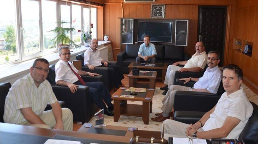 SEARGED&rsquo;den Sinop &Uuml;niversitesi Rekt&ouml;r&uuml; Prof. Bircan'a Plaket