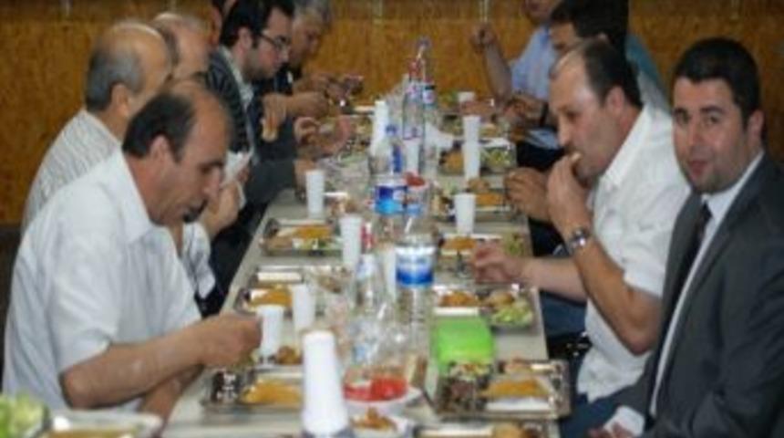 Gurbetteki Karab&uuml;kl&uuml;lerden İftar Sofrası