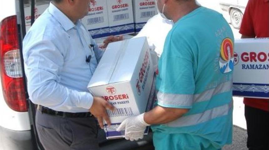 Hayvan Barınağı Personeline Ramazan Yardımı