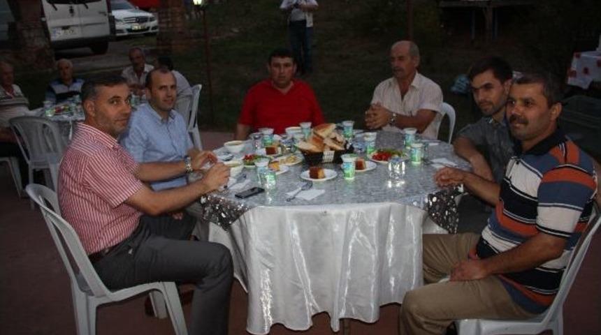 Ferizli Belediye Başkanı Ahmet Soğuk&rsquo;tan Ak Parti İl&ccedil;e Teşkilatına İftar Yemeği