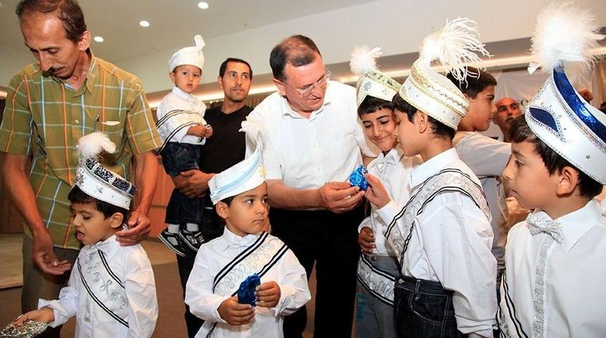 Antakya Belediyesi 300 &Ccedil;ocuğu S&uuml;nnet Ettirdi