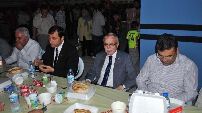Ak Parti Melikgazi İl&ccedil;e Teşkilatından İftar Yemeği