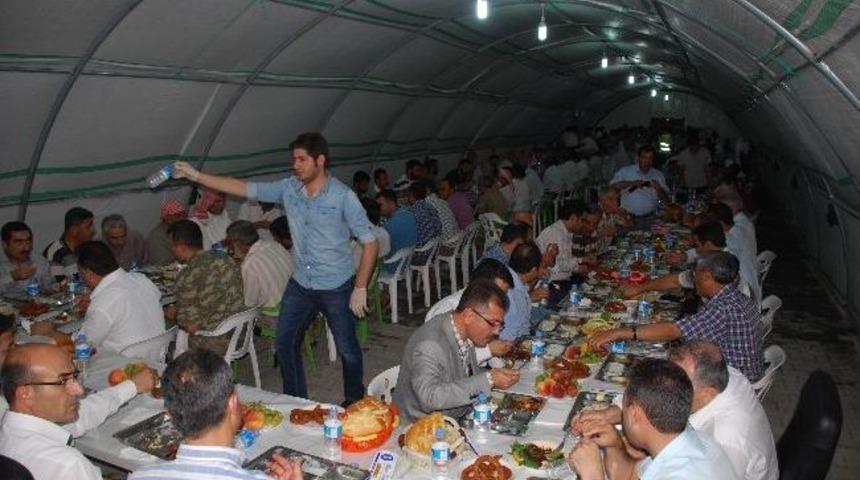 Milletvekilleri Suriyeliler İle İftar Yemeğinde Buluştu