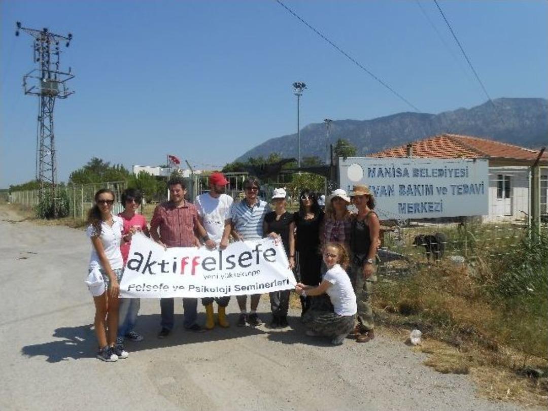 D&uuml;nya Onların Da Evi!