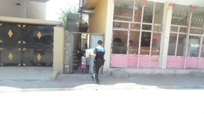 İl&ccedil;e Emniyeti 100 Aileye Gıda Yardımı Yaptı