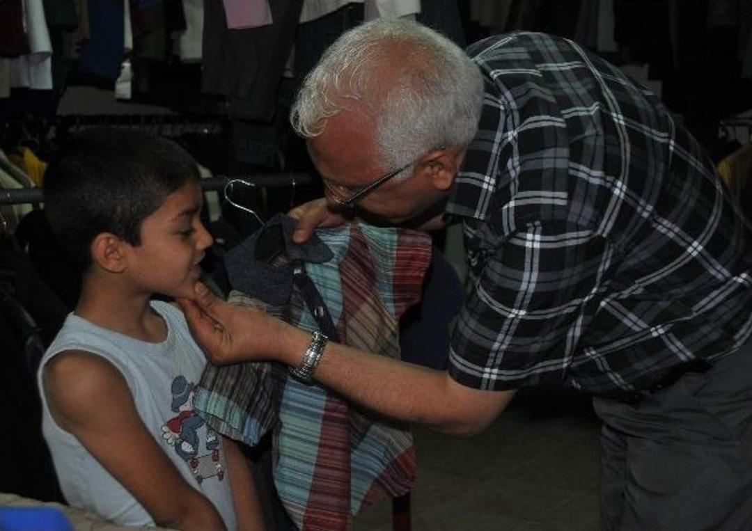 Yoksul &Ccedil;ocukların Bayramlık Sevinci