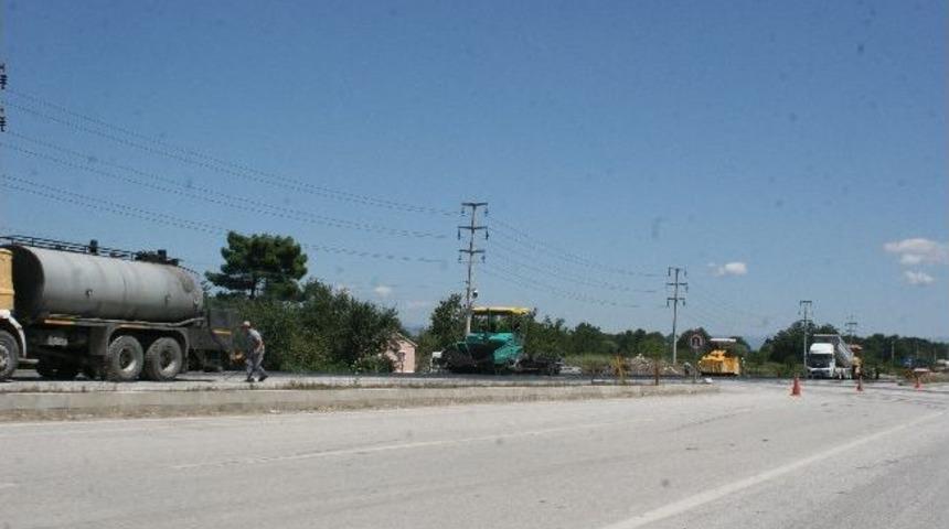 D&uuml;zce D-100 Karayolunda Asfalt Yenileme &Ccedil;alışması Yapılıyor