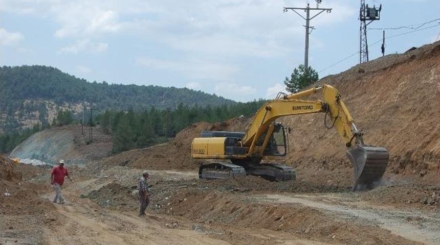 Bursa'da Trenin Ge&ccedil;tiği K&ouml;yde Yol Sevinci