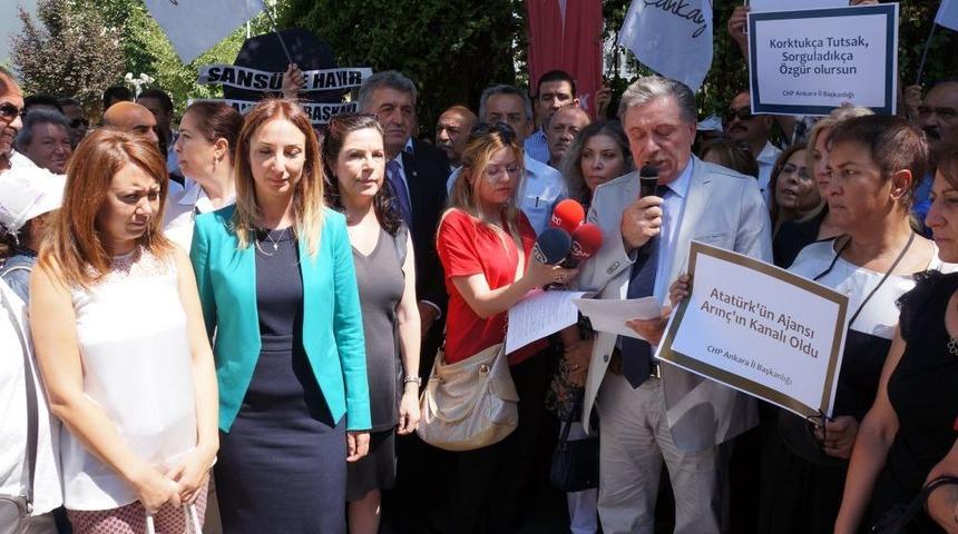 CHP, Anadolu Ajansı &Ouml;n&uuml;nde Basına Sans&uuml;r Eylemi Yaptı