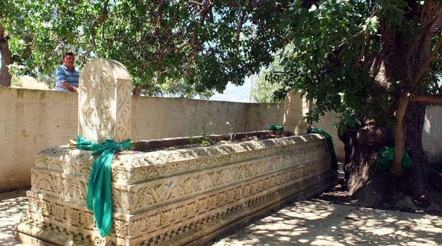 Diyarbakır&rsquo;daki Kabrin, Sahabe Muaz Bin Cebel&rsquo;e Ait Olmadığı Ortaya &Ccedil;ıktı