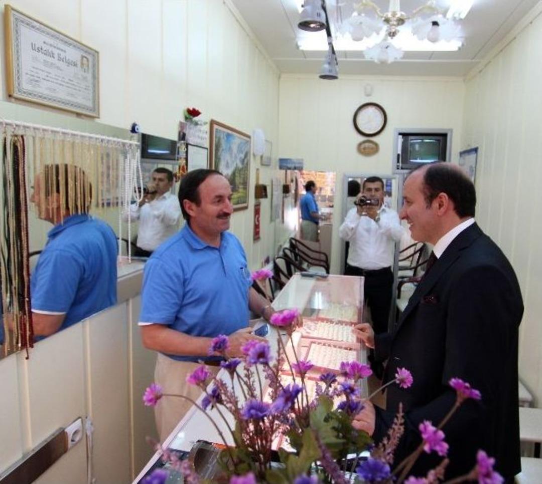 Başkan K&uuml;&ccedil;&uuml;kler, Taşmağazalar Esnafını Gezdi