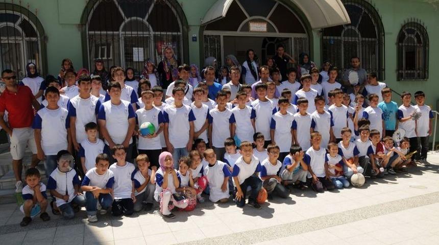 Camilerin Avluları &Ccedil;ocuklar I&ccedil;in Bir Numaralı Eğlence Mek&acirc;nı Oldu