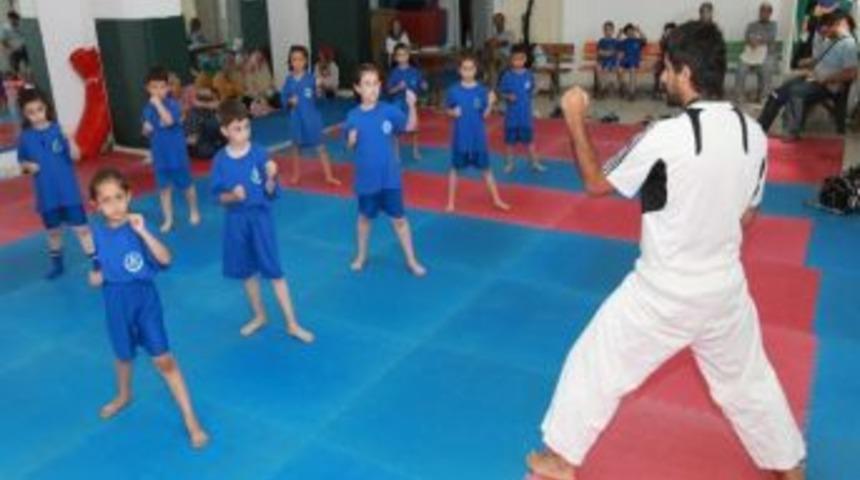 Gebzeli &Ccedil;ocular Karate &Ouml;ğreniyor