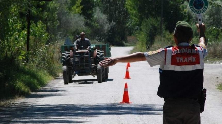 Trakt&ouml;r S&uuml;r&uuml;c&uuml;lerine Reflekt&ouml;r Uyarısı
