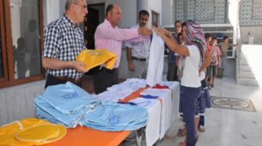 Kur&rsquo;an Kursuna Katılan &Ouml;ğrencilere Spor Malzemesi Dağıtıldı