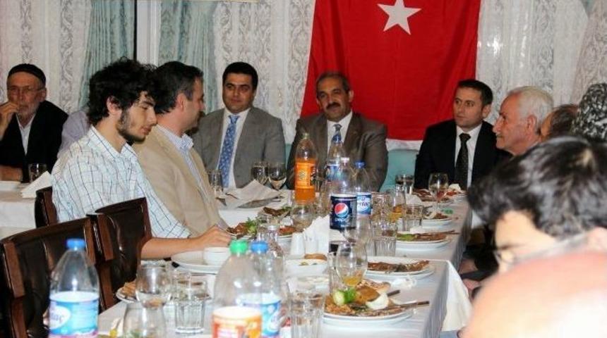 Başkan &Uuml;rg&uuml;p &Ccedil;e&ccedil;en Kafkas Derneği&rsquo;nin İftar Yemeğine Katıldı
