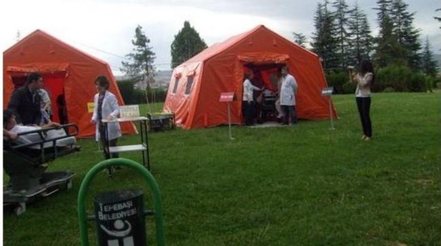 Hastane Bah&ccedil;esinde Tatbikat