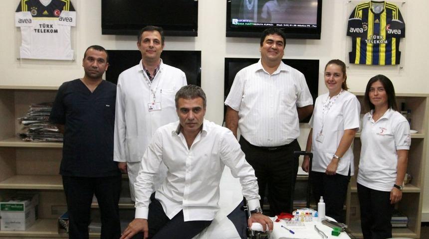 Fenerbah&ccedil;e Teknik Direkt&ouml;r&uuml; Ersun Yanal, Kan Bağışında Bulundu