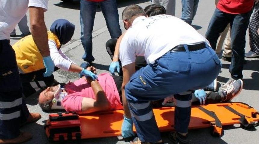 Motosiklet Yayaya &Ccedil;arptı: 2 Yaralı