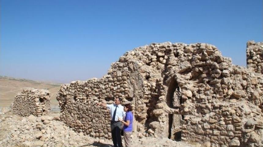 K&uuml;lt&uuml;r M&uuml;d&uuml;r&uuml; Başaran, Tarihi Mekanlarda İncelemelerde Bulundu