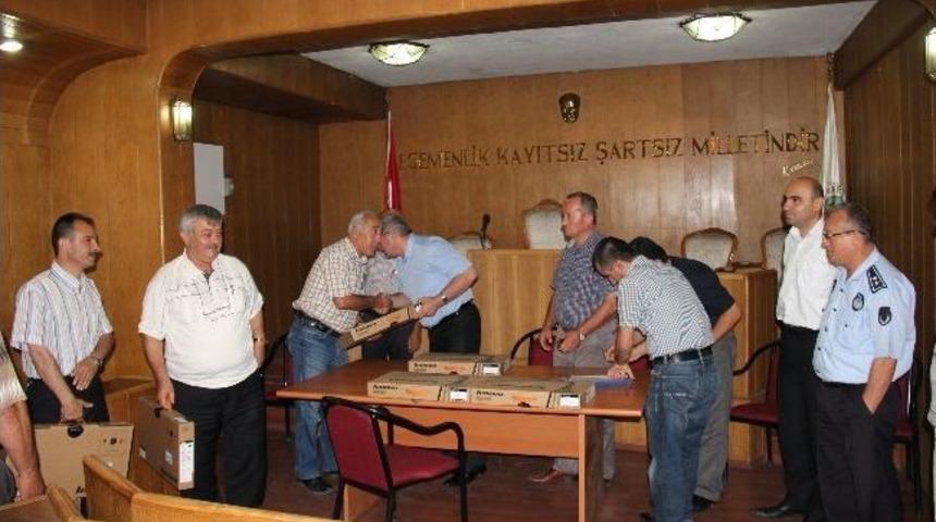 Başkan G&uuml;lşen&rsquo;den Muhtarlara Diz&uuml;st&uuml; Bilgisayar