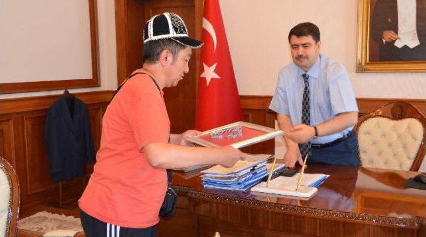 Kırgız Aileden Vali Şahin&rsquo;e Teşekk&uuml;r