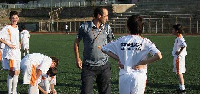 Simav Belediyesi Yaz Futbol Okuluna Büyük İlgi