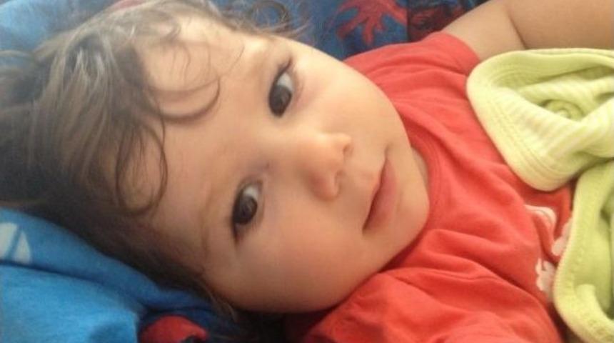 Arabanın Kontağını A&ccedil;an 5 Yaşındaki &Ccedil;ocuk Amcasının Oğlunu Ezdi