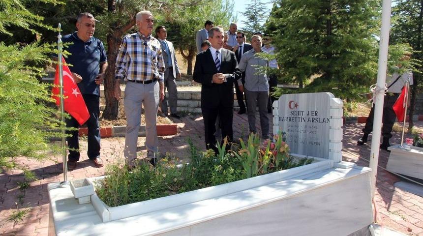 Vali Yazıcı: En Kısa Sürede Şehitliğimizin Yolunu Yapacağız