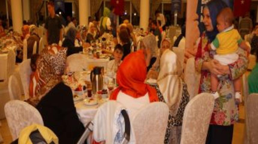 Şehit Yakınları Kimse Yom Mu'nun Iftarında H&uuml;z&uuml;nlerini Paylaştı