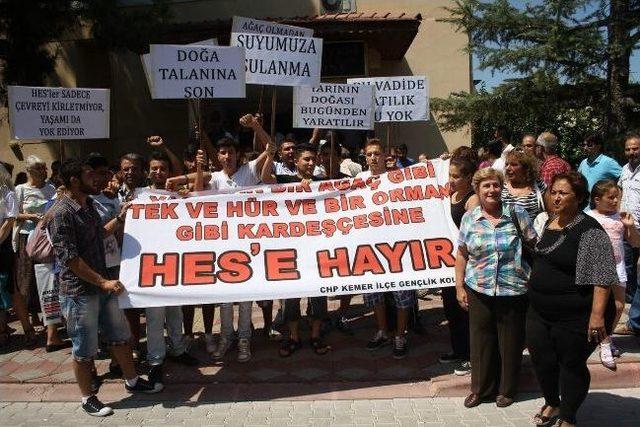 Kemer’de Hes Toplantısına Protesto Engeli