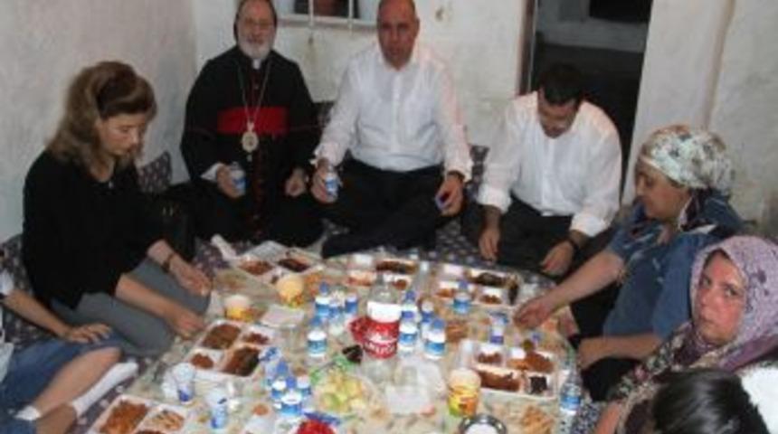 Mardin&rsquo;de Fakir Sofrasında Hoşg&ouml;r&uuml; Iftarı