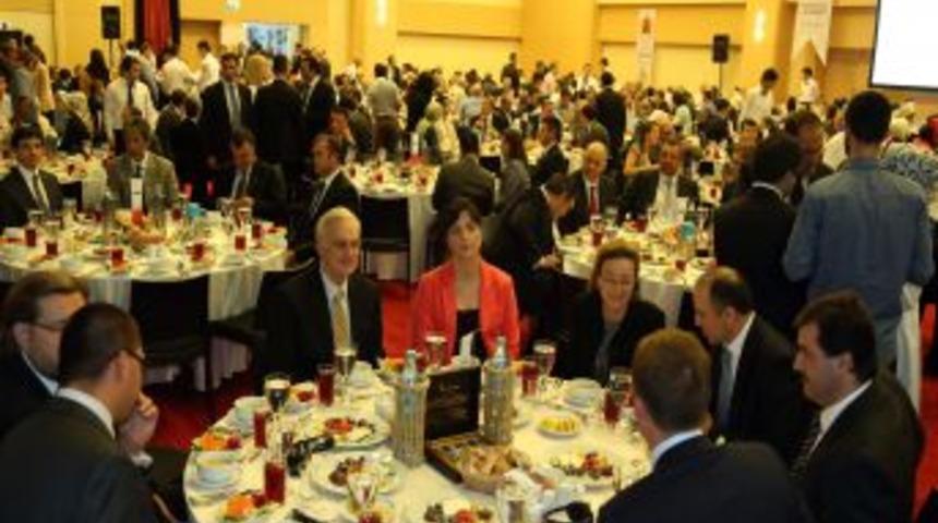 Gazeteciler Ve Yazarlar Vakfı&rsquo;ndan Iftar Yemeği