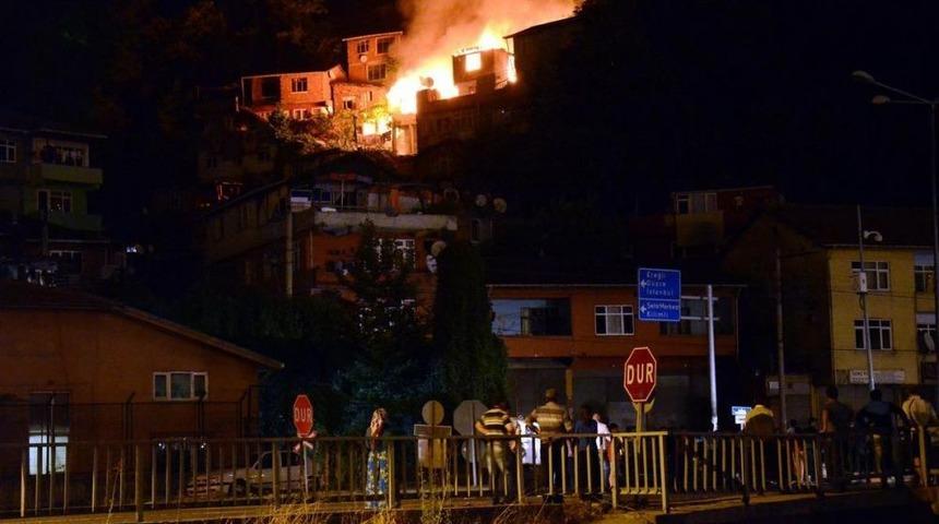 İzmarit mahalleyi yaktı