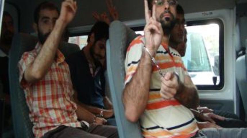 Hatay'da G&ouml;zaltına Alınan 17 Kişi Adana'ya G&ouml;nderildi