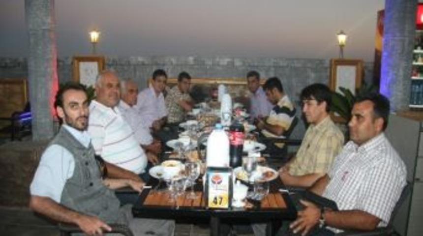 İşadamı Aykanat, Basın Mensupları İle İftar Yemeğinde Bir Araya Geldi