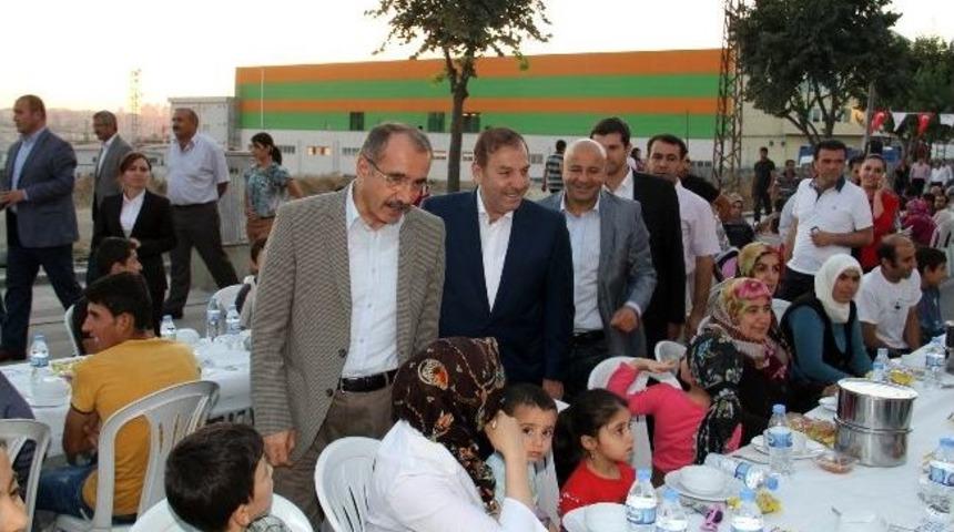 &Ouml;mer Din&ccedil;er, Esenyurtlu Vatandaşlarla G&ouml;n&uuml;l Sofrası'nda Buluştu