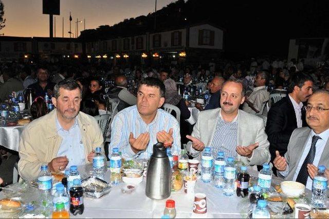 Ak Parti Mamak İlçe Teşkilatından 3 Bin Kişilik İftar