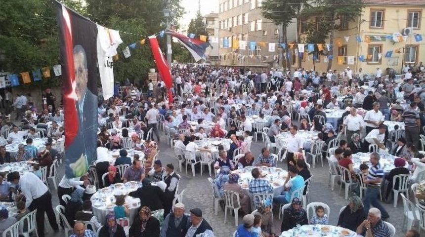 Bursa Ak Parti Vatandaşlarla İftarda Buluşuyor