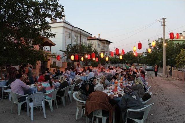 Mahalle Sakinleri Geleneksel İftar Yemeğinde Buluştu